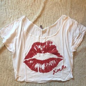 Kiss me lips crop top